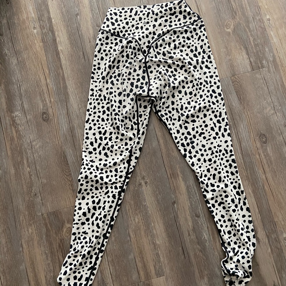 Balance Athletica Snow Leopard leggings